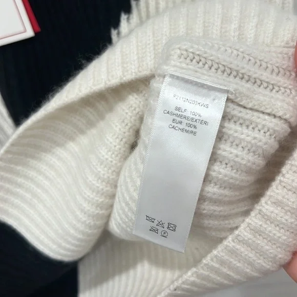 Carolina Herrera | NWT Black and White Heart Intarsia Cashmere Sweater - Medium - Picture 8 of 11